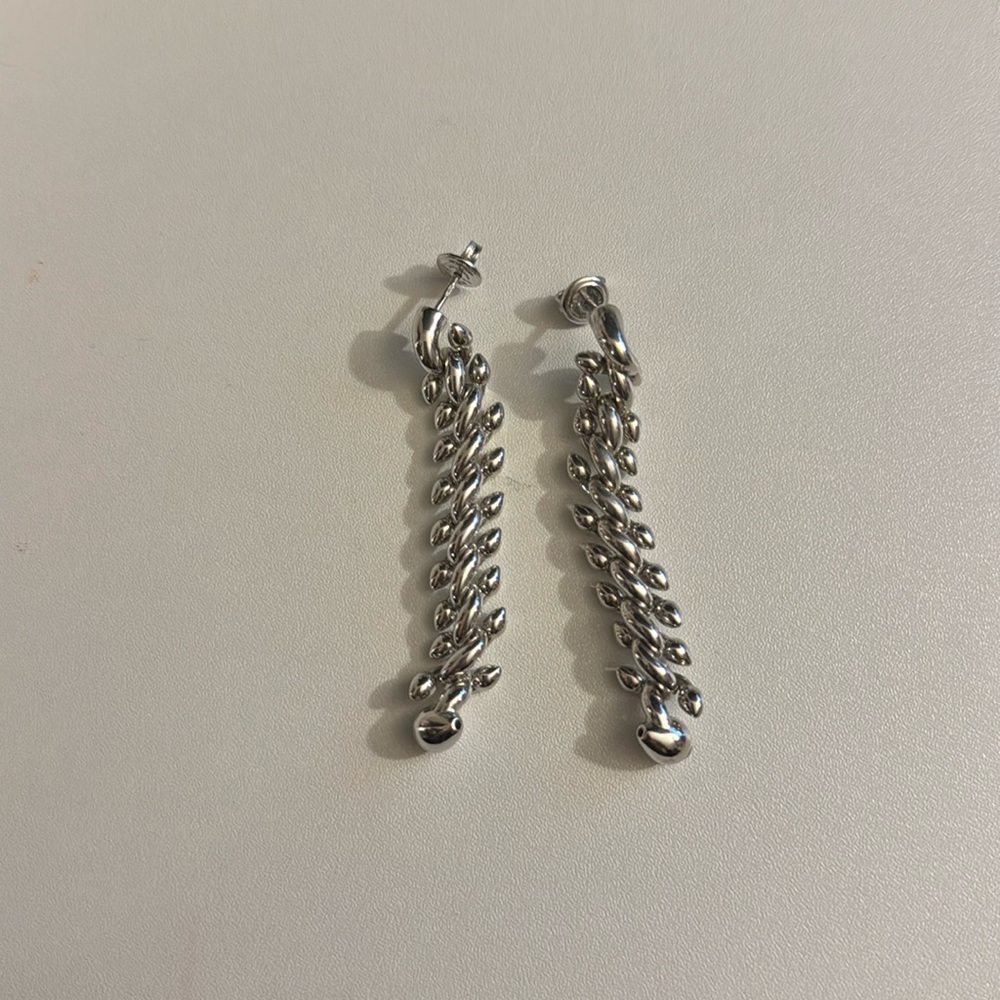 Burberry - Spear Chain Earrings